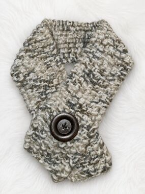 Fossil Chunky Knit Button Scarf in Gray and Cream